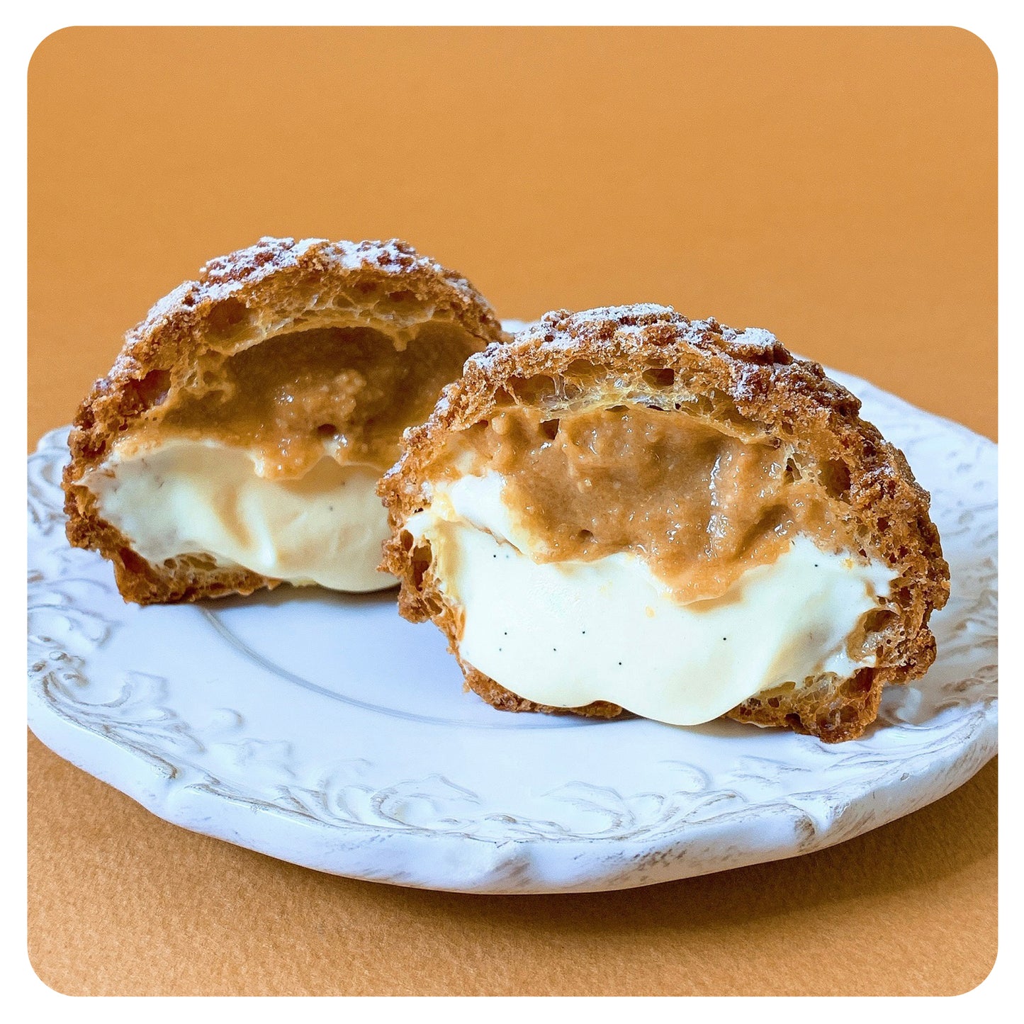 今月のシュークリーム（ピーナッツバター）