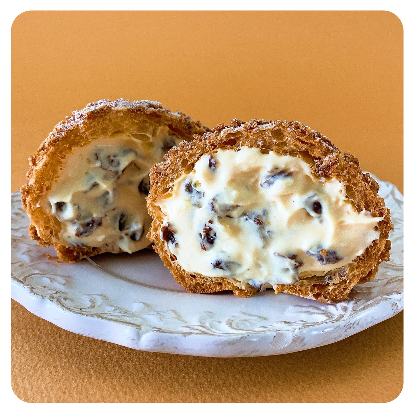 今月のシュークリーム（ラムレーズン）