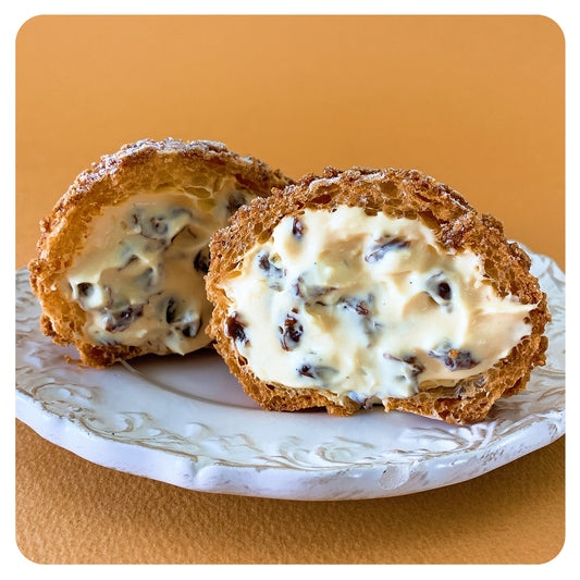 今月のシュークリーム（ラムレーズン）